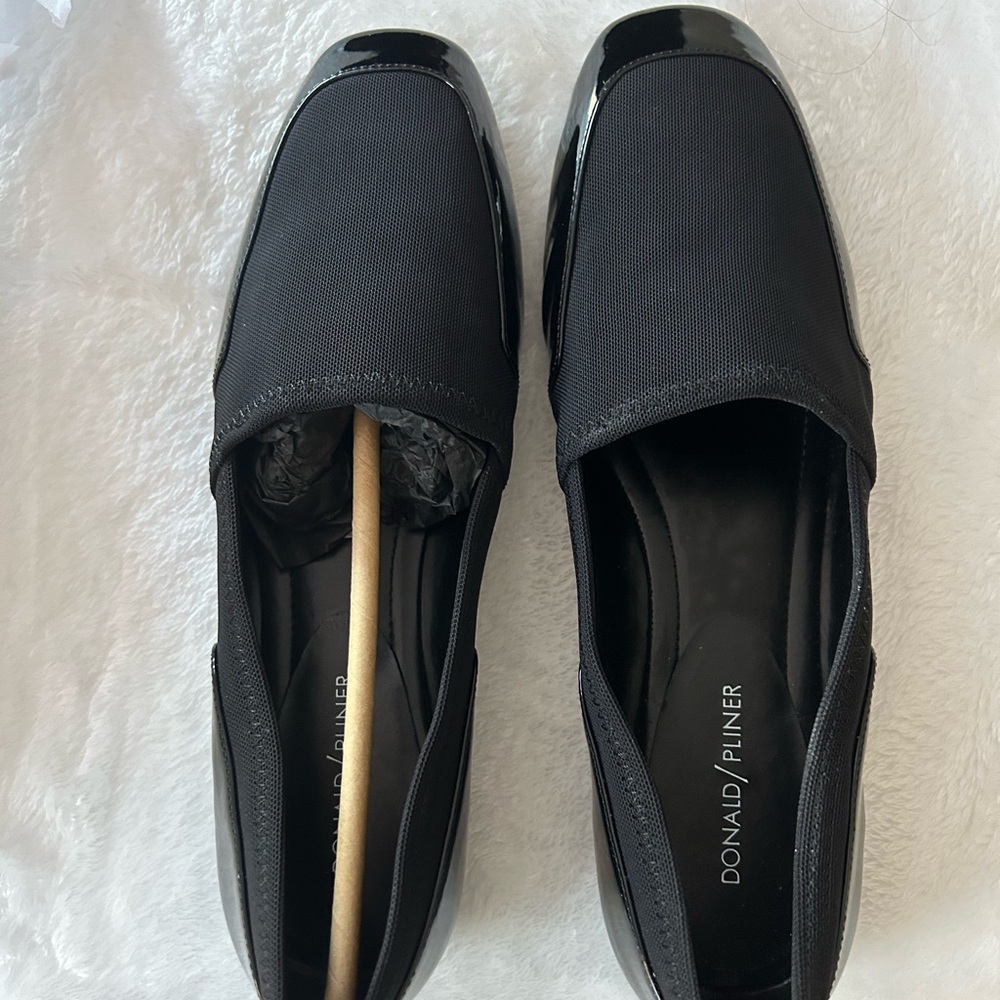 Donald J. Pliner Women's Black Flats